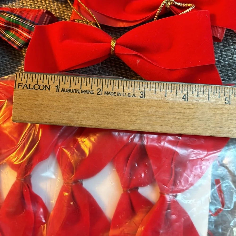 Lot of vintage red,burgundy,plaid velvety bows ￼